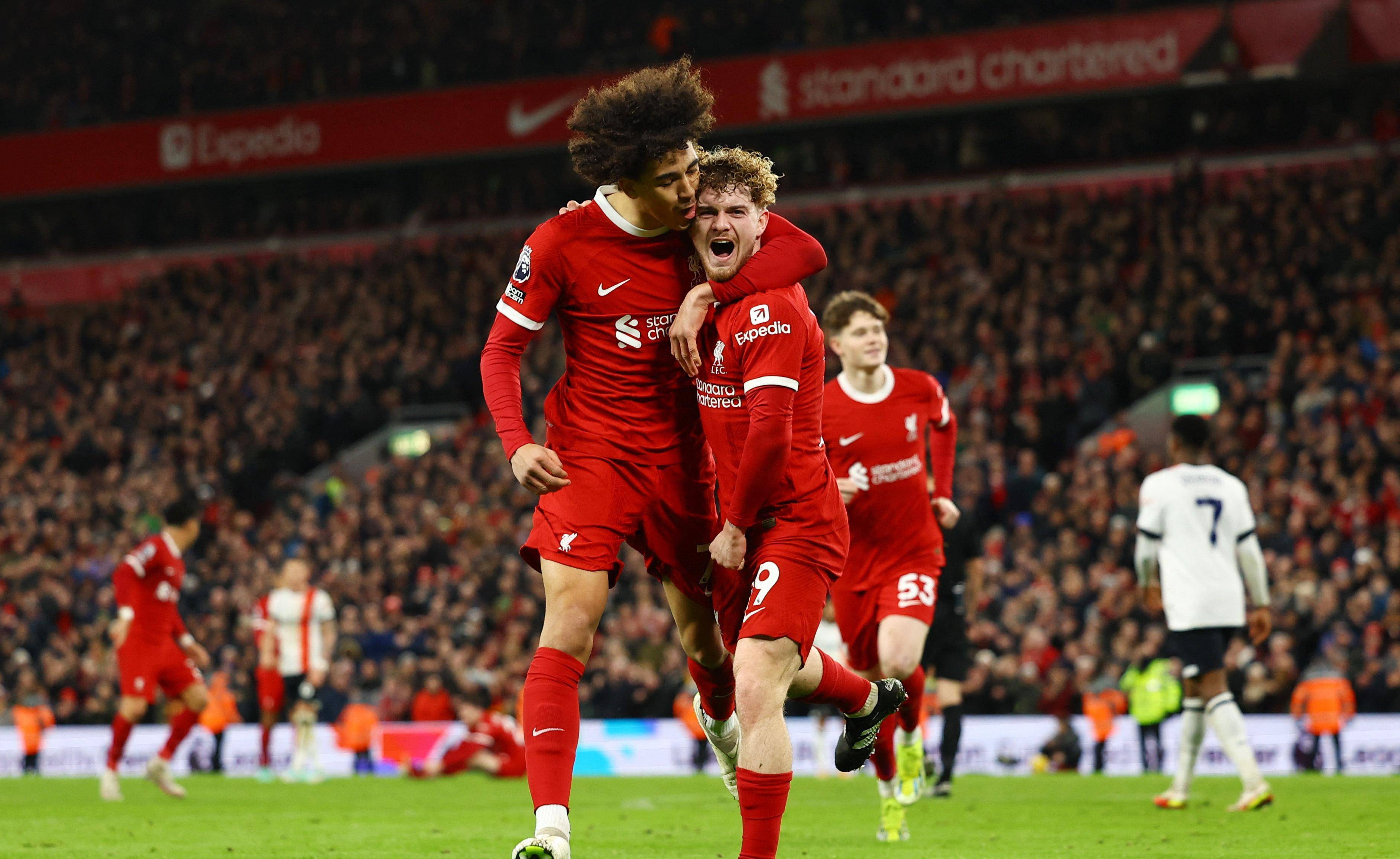 热刺门将连续扑救,保持零失球 热刺门将连续扑救,保持零失球