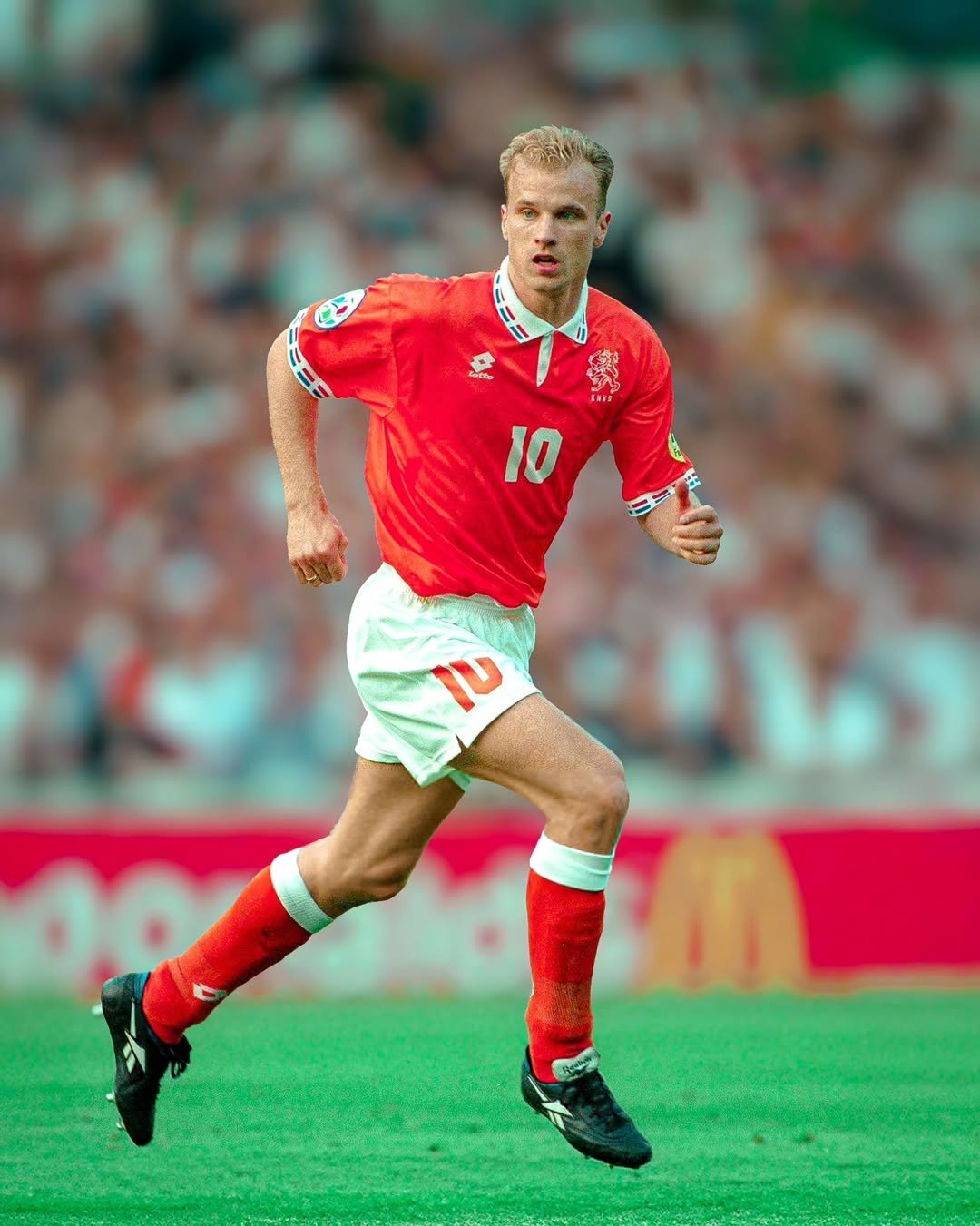 荷兰队在欧洲联赛中取得胜利 荷兰队在欧洲联赛中取得胜利