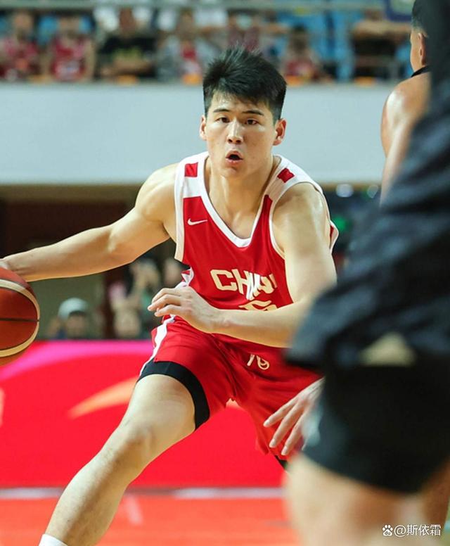 包含新晋球星表现抢眼，成为球队得分王的词条