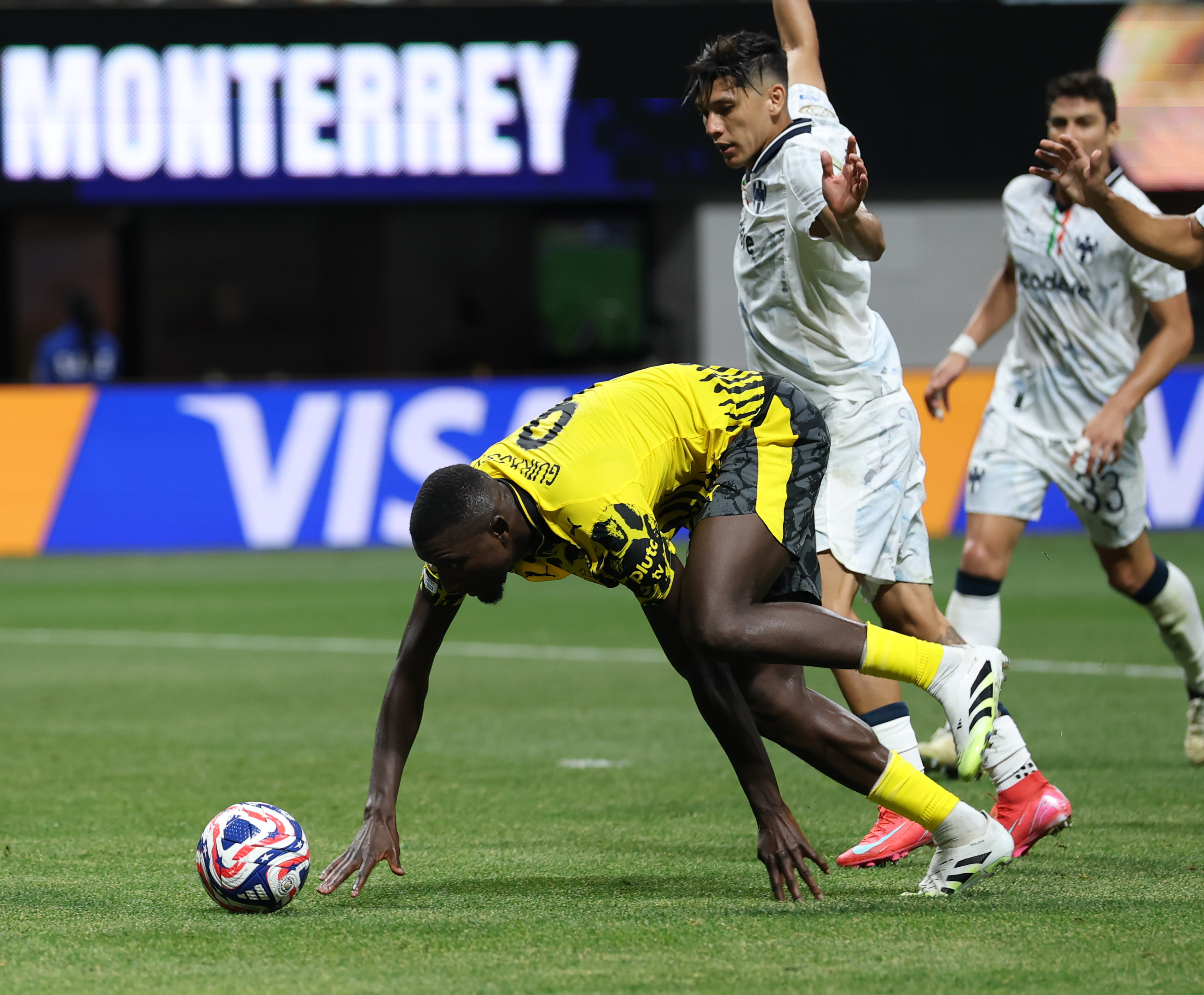 关于多特蒙德艰难取胜,晋级淘汰赛的信息 关于多特蒙德艰难取胜,晋级淘汰赛的信息