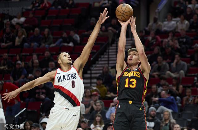 老鹰客场击败开拓者，继续领先东部