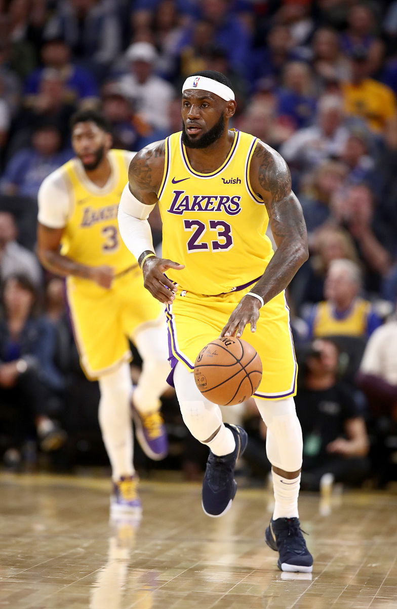 湖人擒下步行者，詹皇发挥抢眼