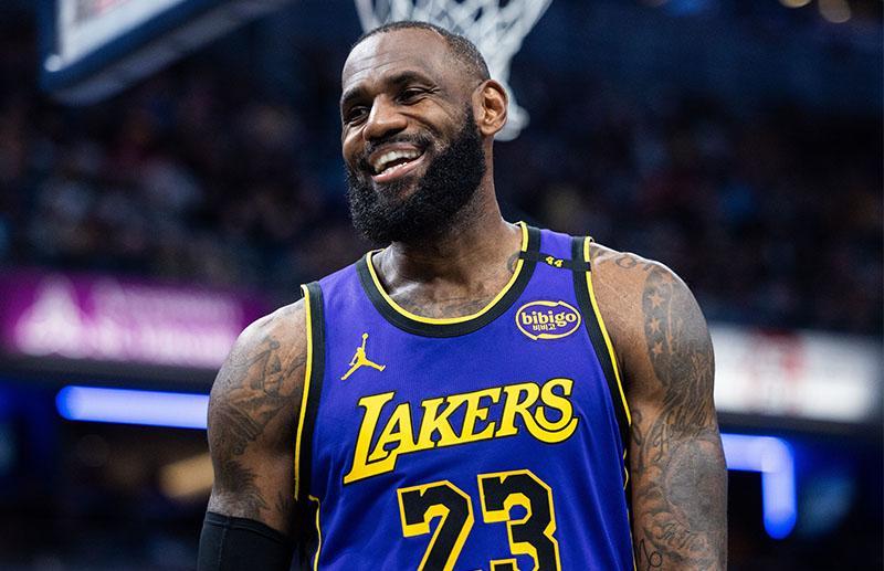 詹皇压哨绝杀,湖人胜快船 詹皇压哨绝杀,湖人胜快船