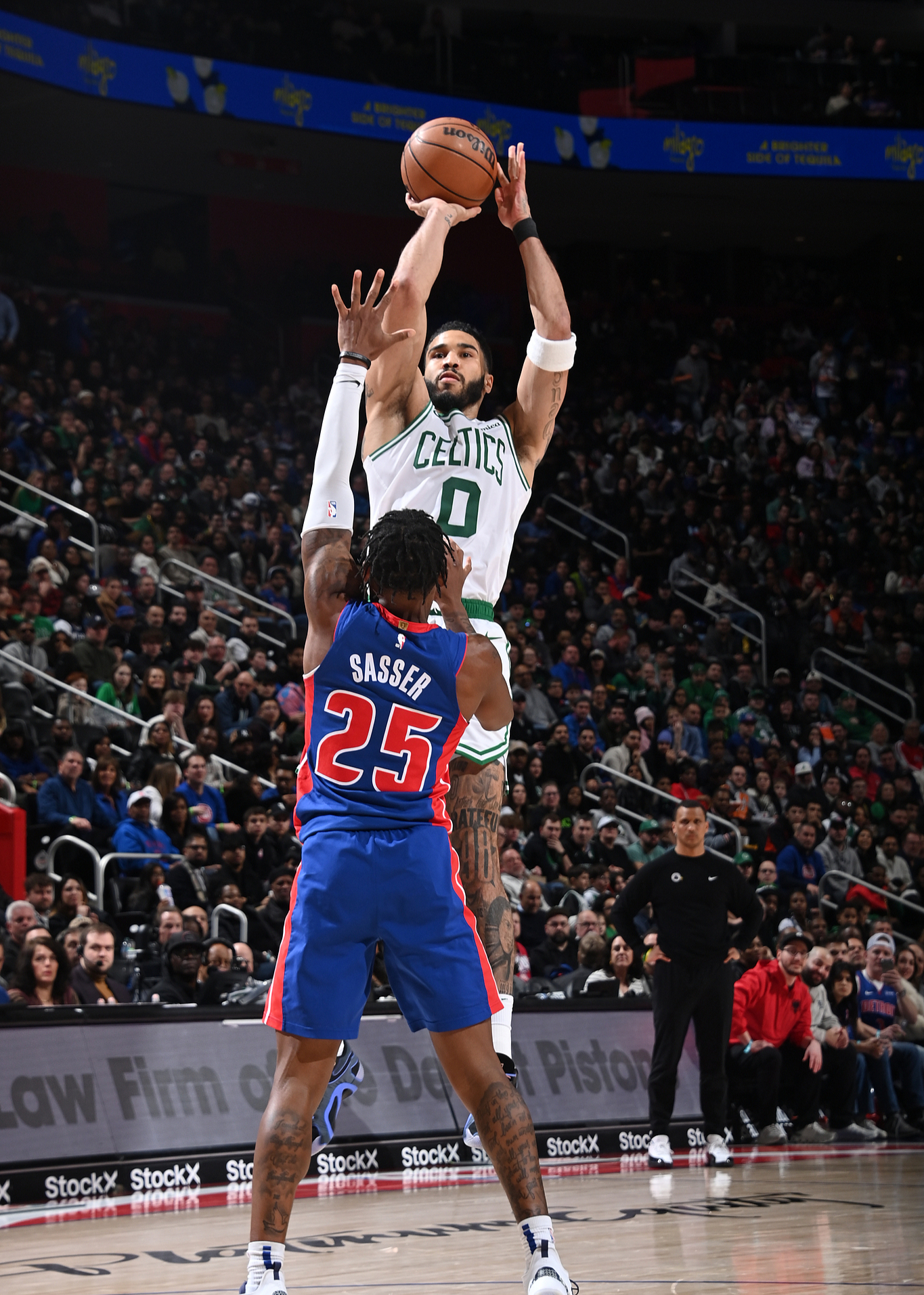 凯尔特人擒活塞跻身东部前列 凯尔特人擒活塞跻身东部前列